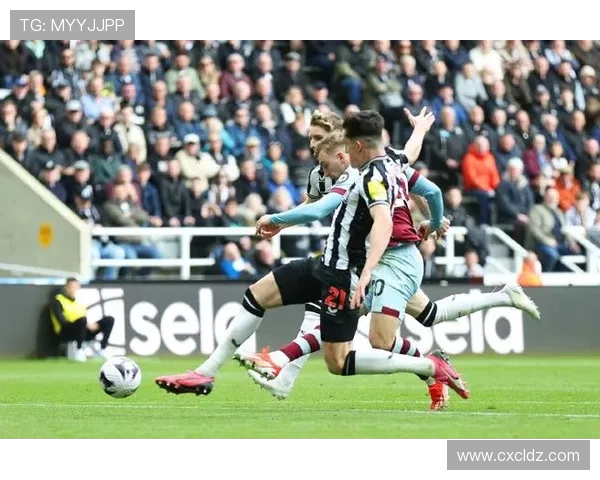 西汉姆领先纽卡2-1 墨菲破门帕奎塔世界波精彩上演