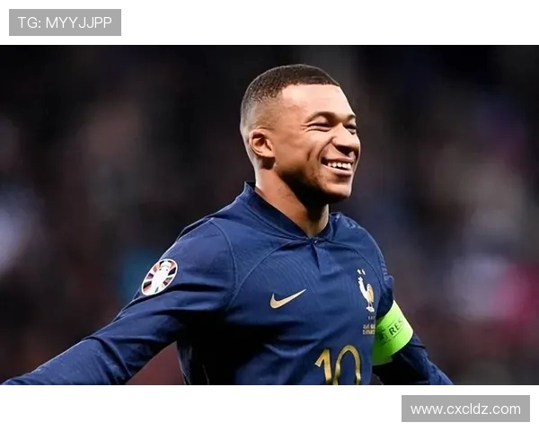 姆巴佩祝贺阿什拉夫当选非洲足球先生：爱你，你是非洲之王